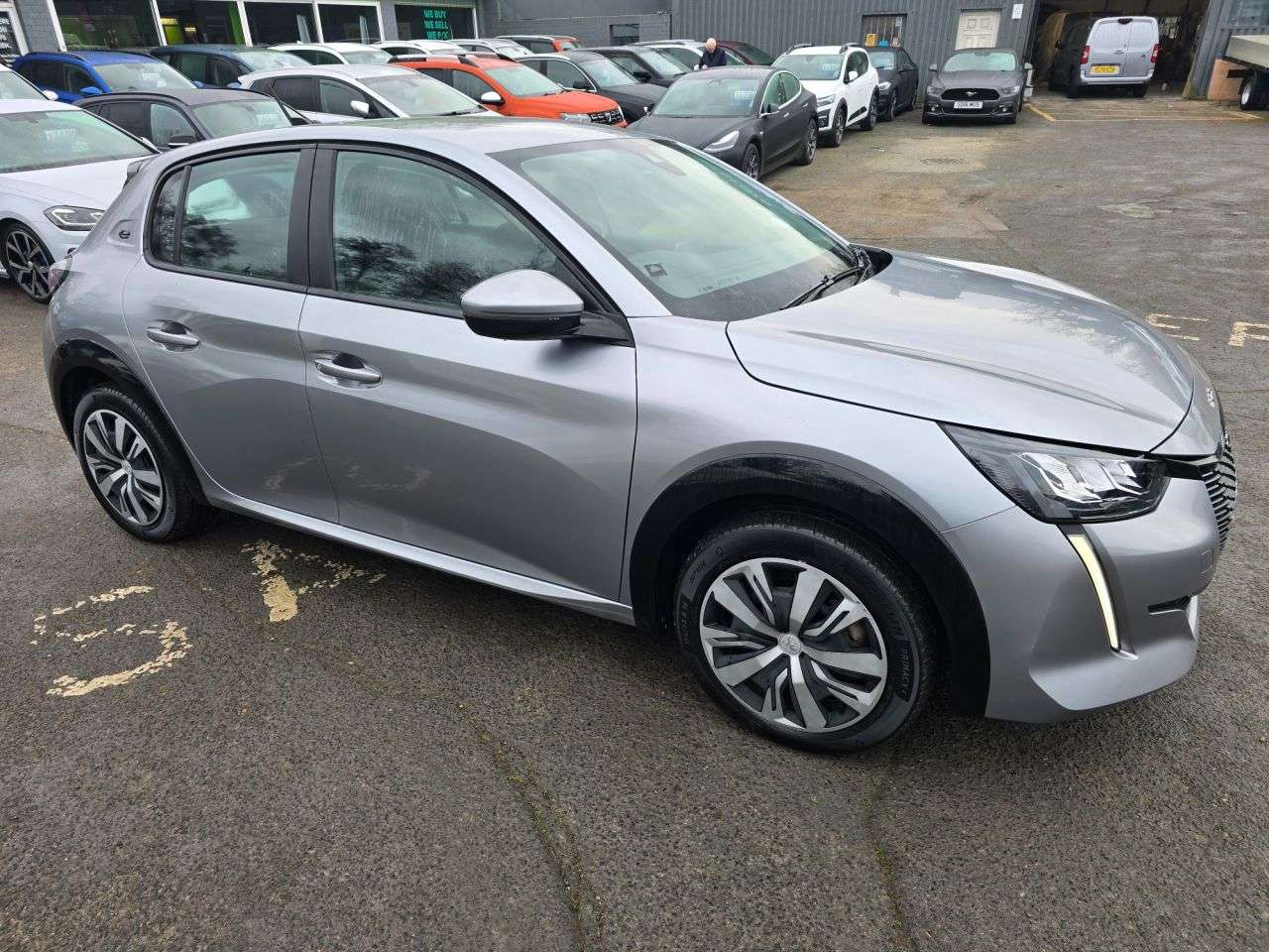 null PEUGEOT E-208 null PEUGEOT E-208