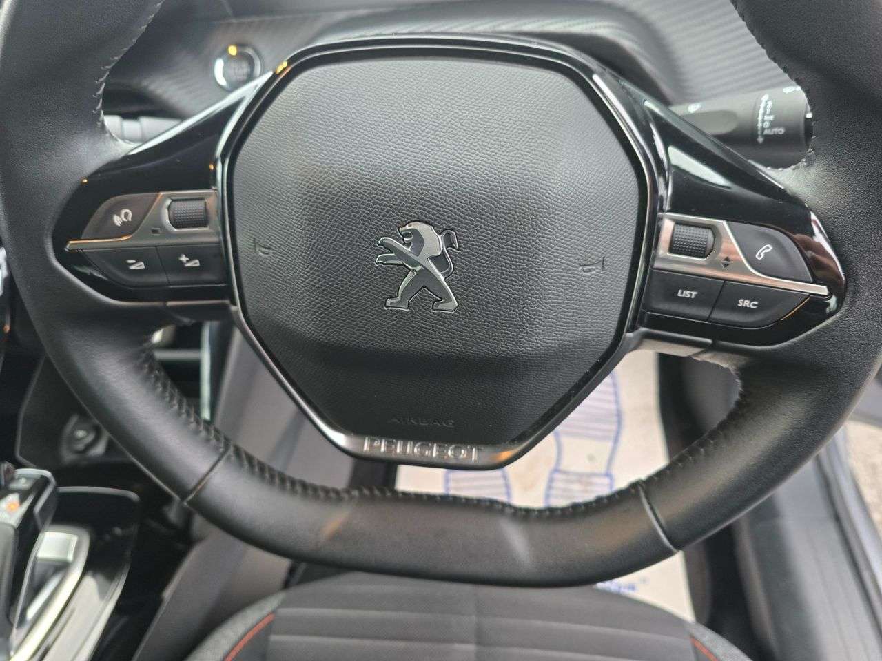 null PEUGEOT E-208 null PEUGEOT E-208