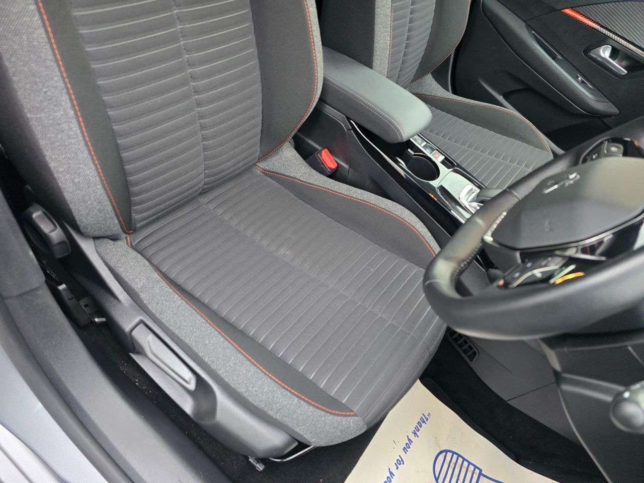 null PEUGEOT E-208 null PEUGEOT E-208