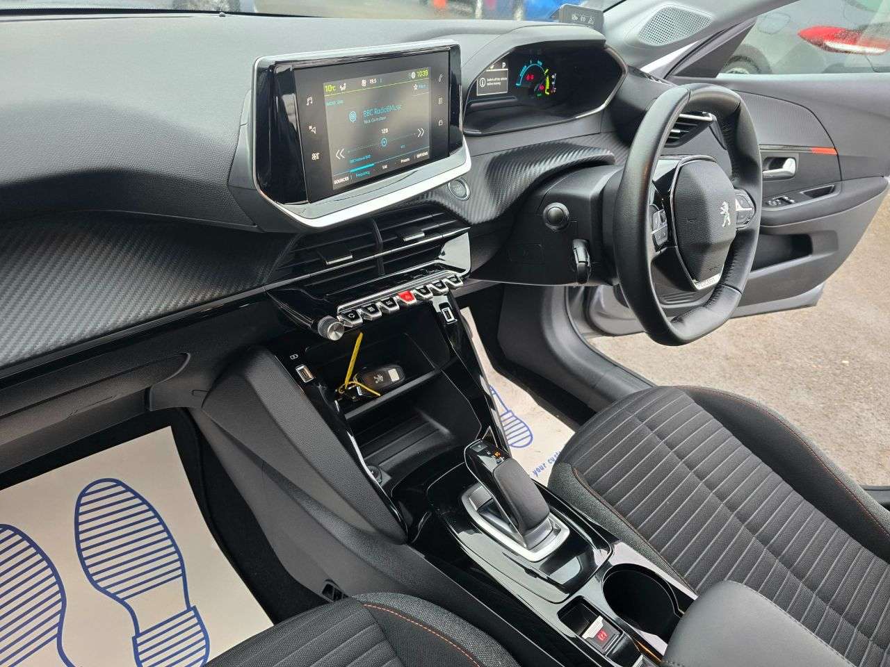 null PEUGEOT E-208 null PEUGEOT E-208