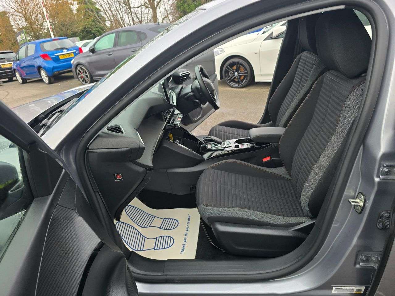 null PEUGEOT E-208 null PEUGEOT E-208