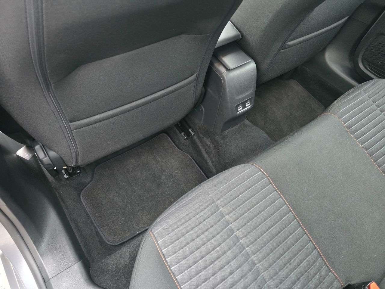 null PEUGEOT E-208 null PEUGEOT E-208