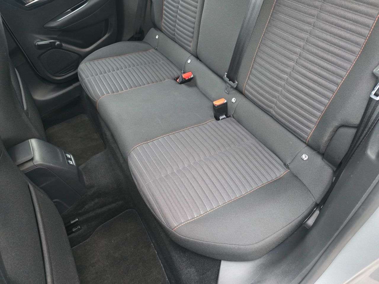 null PEUGEOT E-208 null PEUGEOT E-208