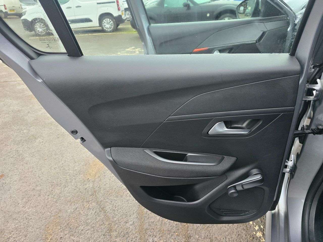 null PEUGEOT E-208 null PEUGEOT E-208