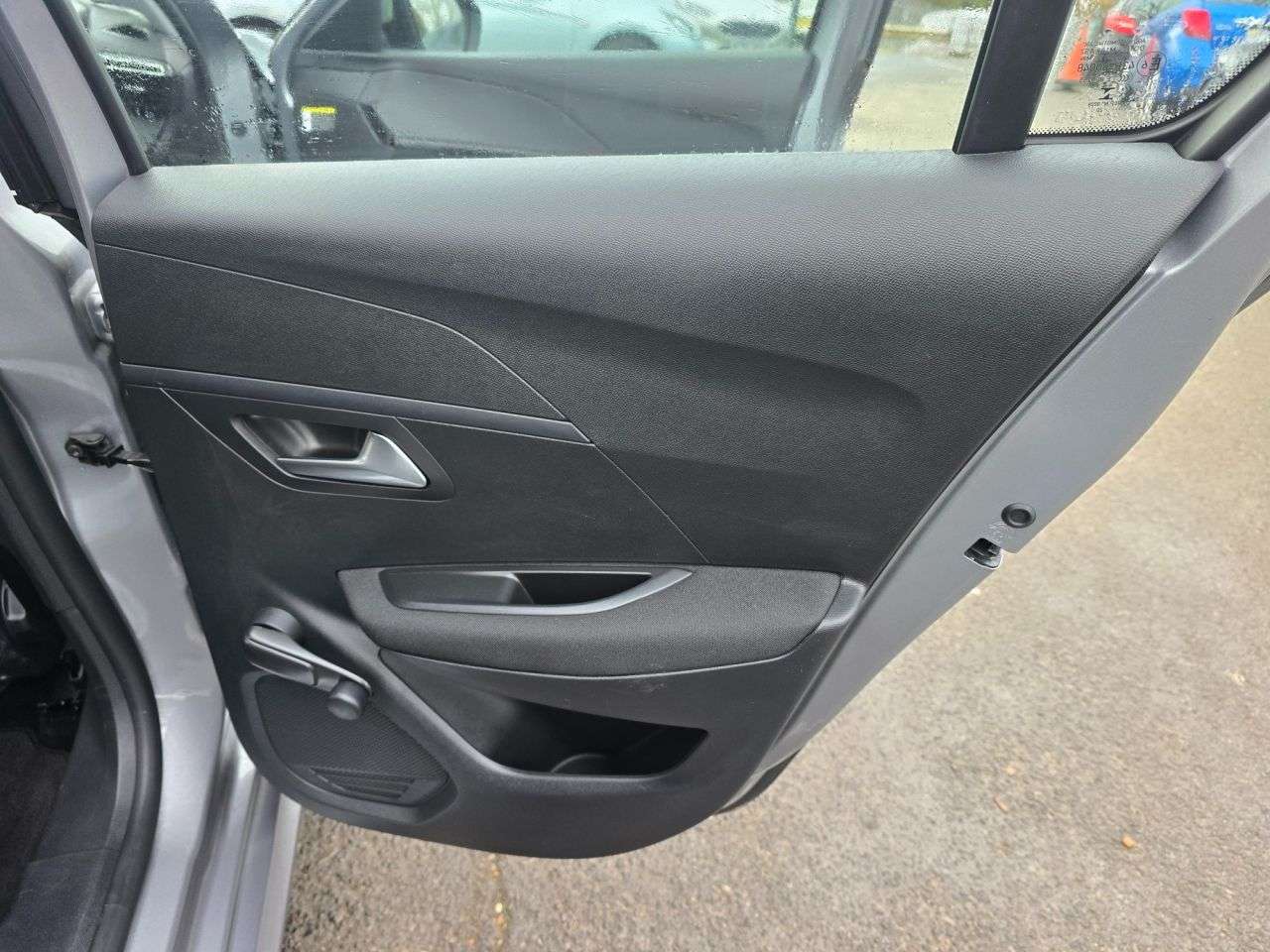 null PEUGEOT E-208 null PEUGEOT E-208