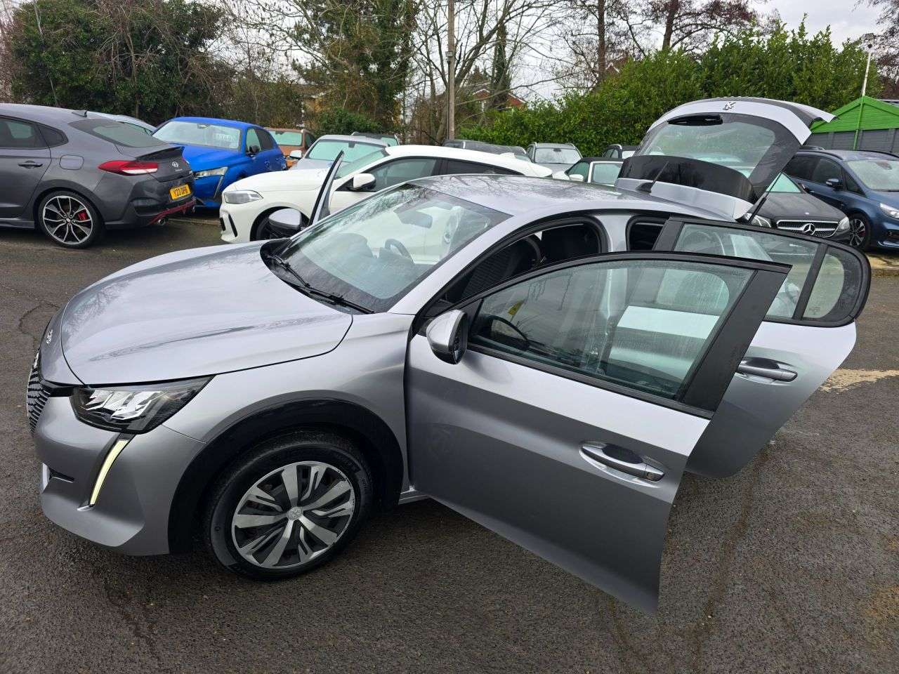 null PEUGEOT E-208 null PEUGEOT E-208