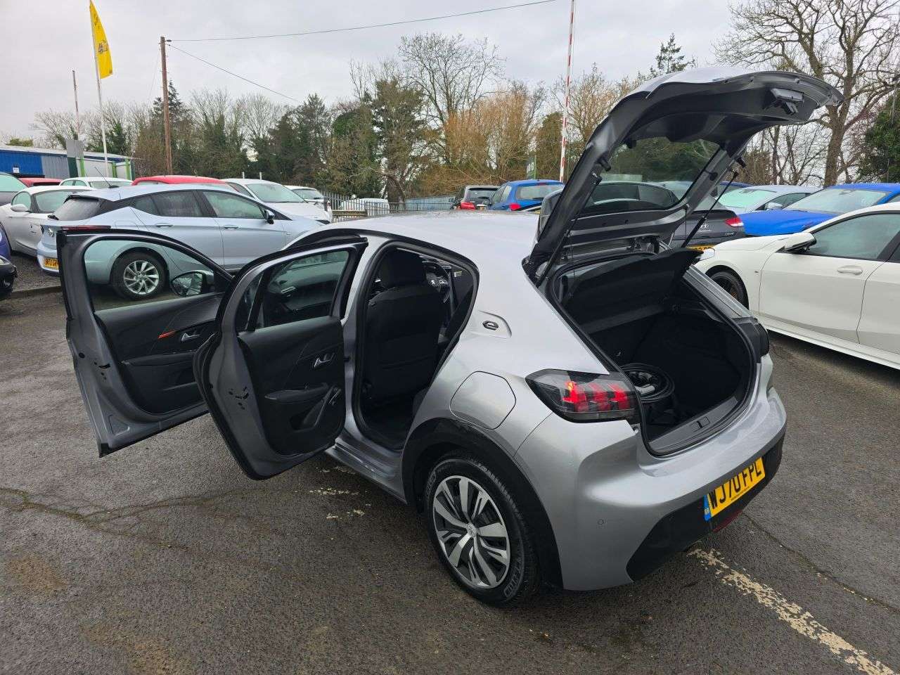 null PEUGEOT E-208 null PEUGEOT E-208