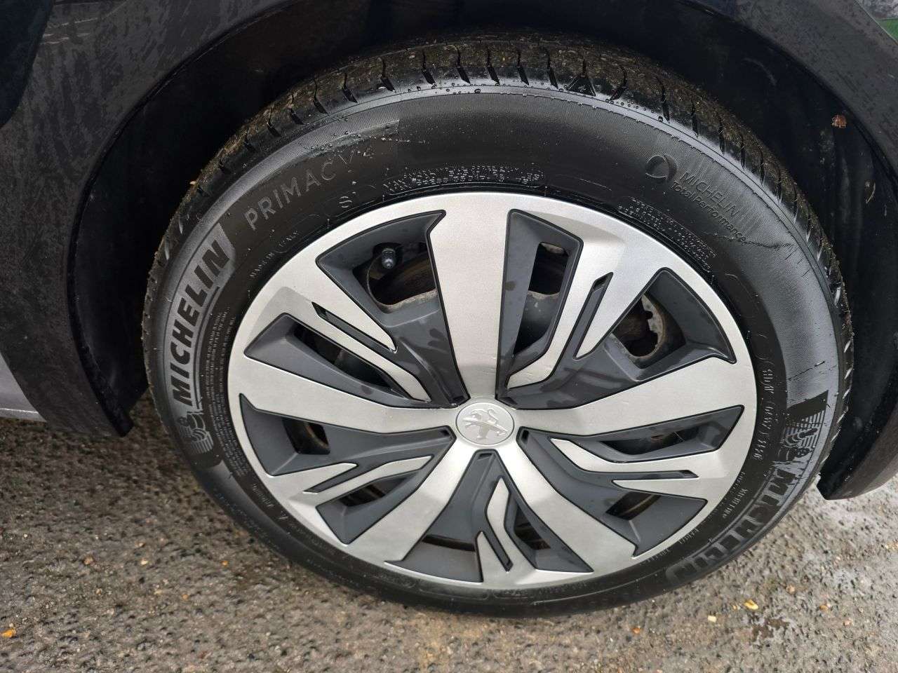 null PEUGEOT E-208 null PEUGEOT E-208