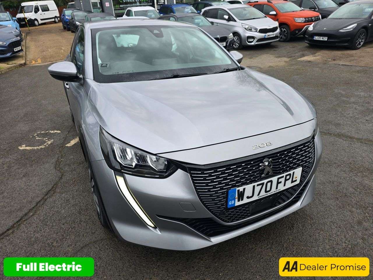 null PEUGEOT E-208 null PEUGEOT E-208