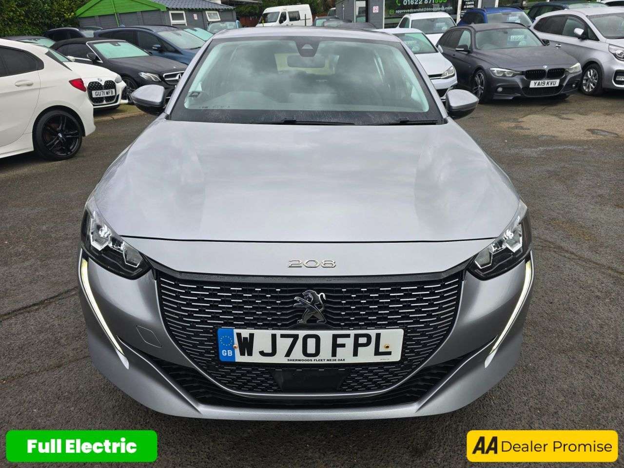 null PEUGEOT E-208 null PEUGEOT E-208