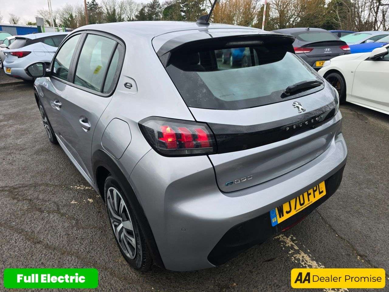 null PEUGEOT E-208 null PEUGEOT E-208