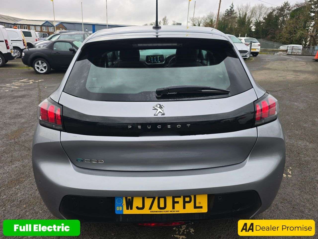 null PEUGEOT E-208 null PEUGEOT E-208