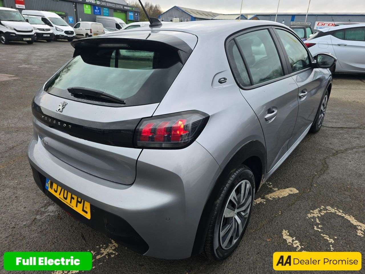 null PEUGEOT E-208 null PEUGEOT E-208