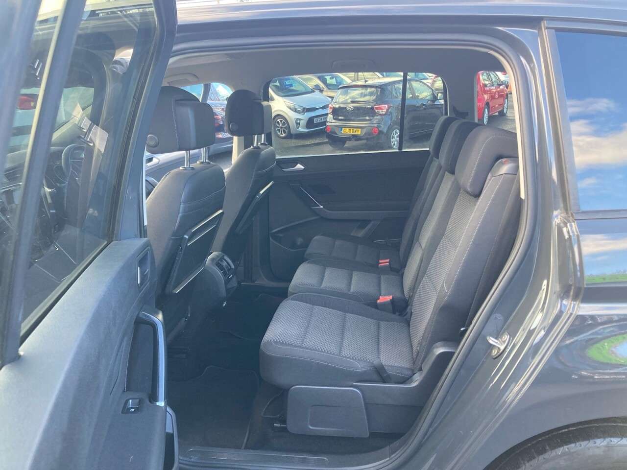 2018 VOLKSWAGEN TOURAN 2018 VOLKSWAGEN TOURAN