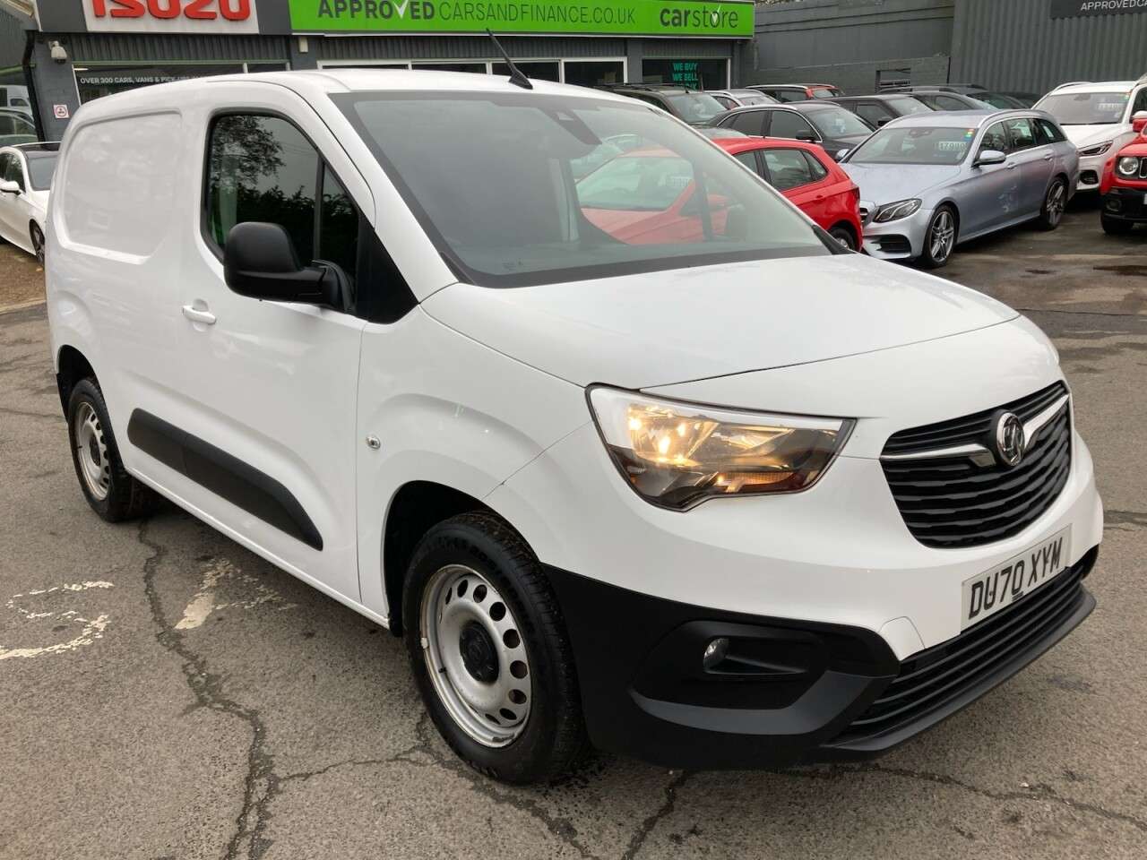 A 2020 VAUXHALL COMBO 1.5 Turbo D 2000 Edition Panel Van, 38,000 miles, Euro 6 ULEZ, Automatic, B A 2020 VAUXHALL COMBO 1.5 Turbo D 2000 Edition Panel Van, 38,000 miles, Euro 6 ULEZ, Automatic, B