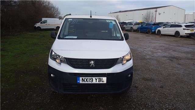A 2019 PEUGEOT PARTNER 1.6 BlueHDi 1000 Professional SWB van, 42,500 miles, Euro 6, Air Con, Bluet A 2019 PEUGEOT PARTNER 1.6 BlueHDi 1000 Professional SWB van, 42,500 miles, Euro 6, Air Con, Bluet