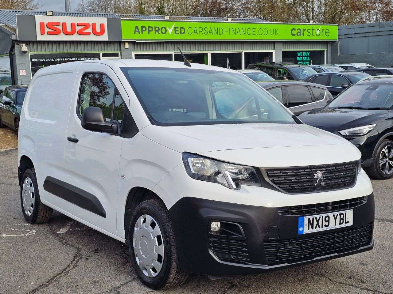 A 2019 PEUGEOT PARTNER 1.6 BlueHDi 1000 Professional SWB van, 42,500 miles, Euro 6, Air Con, Bluet A 2019 PEUGEOT PARTNER 1.6 BlueHDi 1000 Professional SWB van, 42,500 miles, Euro 6, Air Con, Bluet