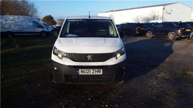 A 2021 PEUGEOT PARTNER White 1.5 BlueHDi Euro 6 panel van, 38,833 miles, ULEZ compliant, 5-Speed M A 2021 PEUGEOT PARTNER White 1.5 BlueHDi Euro 6 panel van, 38,833 miles, ULEZ compliant, 5-Speed M