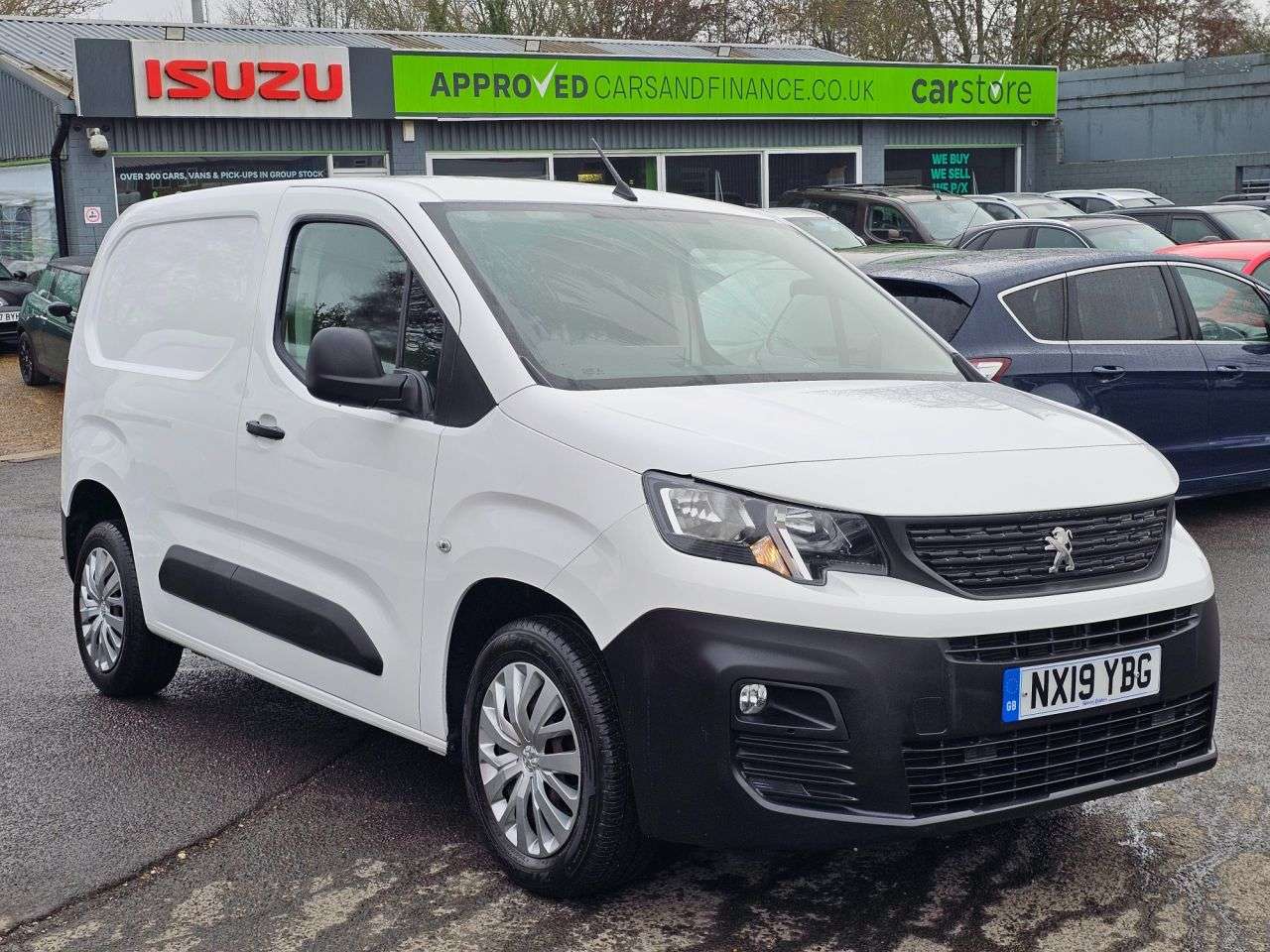 A 2019 PEUGEOT PARTNER White 1.5 BlueHDi Euro 6 panel, 40,100 miles, ULEZ compliant, 5-Speed manua A 2019 PEUGEOT PARTNER White 1.5 BlueHDi Euro 6 panel, 40,100 miles, ULEZ compliant, 5-Speed manua