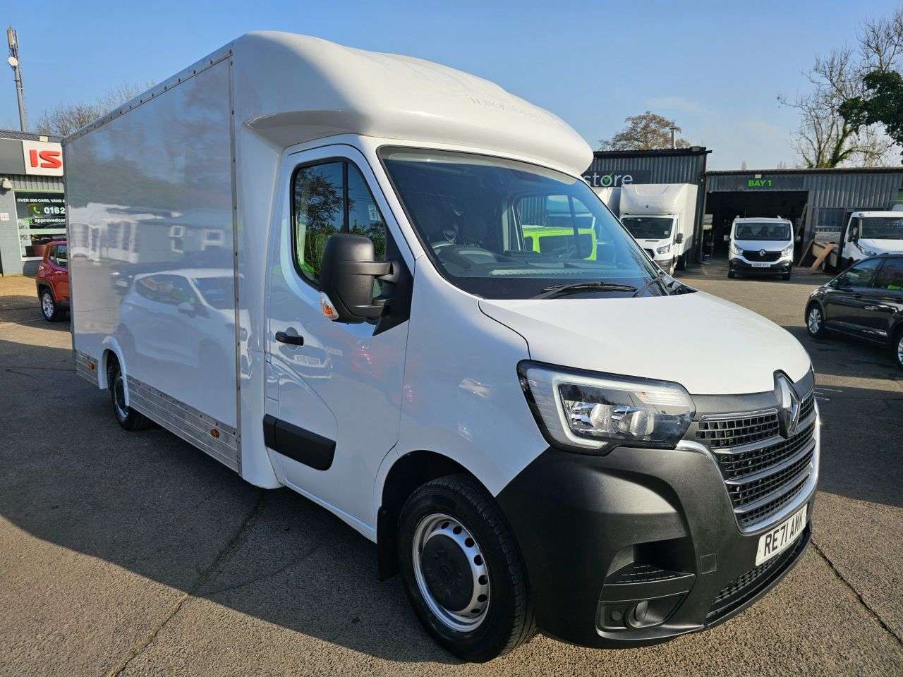 A 2021 RENAULT MASTER White 2.3 dCi Euro 6 Low Loader, 72,000 miles, ULEZ compliant, 6-Speed manu A 2021 RENAULT MASTER White 2.3 dCi Euro 6 Low Loader, 72,000 miles, ULEZ compliant, 6-Speed manu