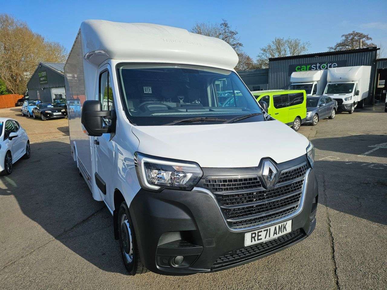 A 2021 RENAULT MASTER White 2.3 dCi Euro 6 Low Loader, 72,000 miles, ULEZ compliant, 6-Speed manu A 2021 RENAULT MASTER White 2.3 dCi Euro 6 Low Loader, 72,000 miles, ULEZ compliant, 6-Speed manu