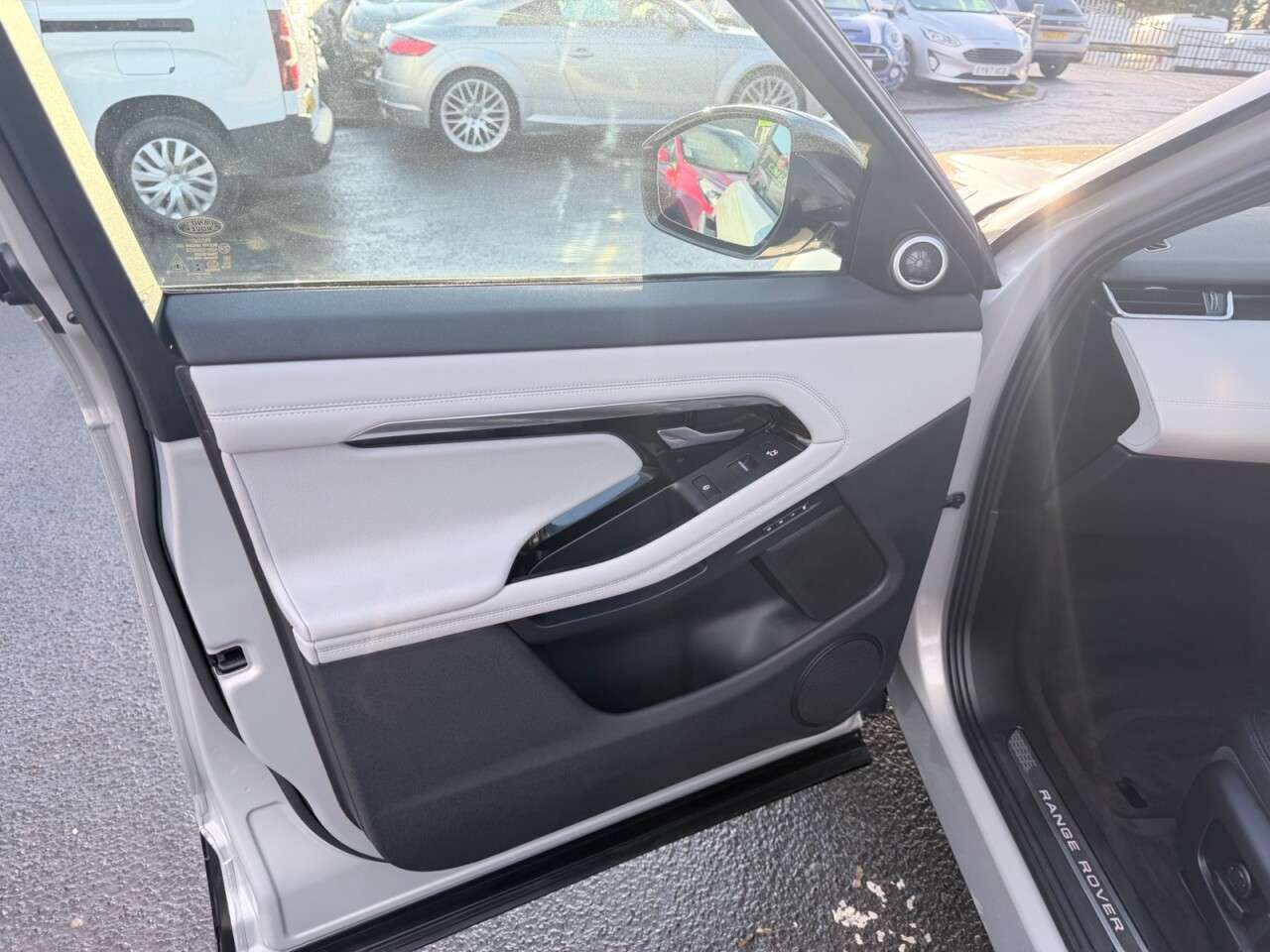 2019 LAND ROVER RANGE ROVER EVOQUE 2019 LAND ROVER RANGE ROVER EVOQUE