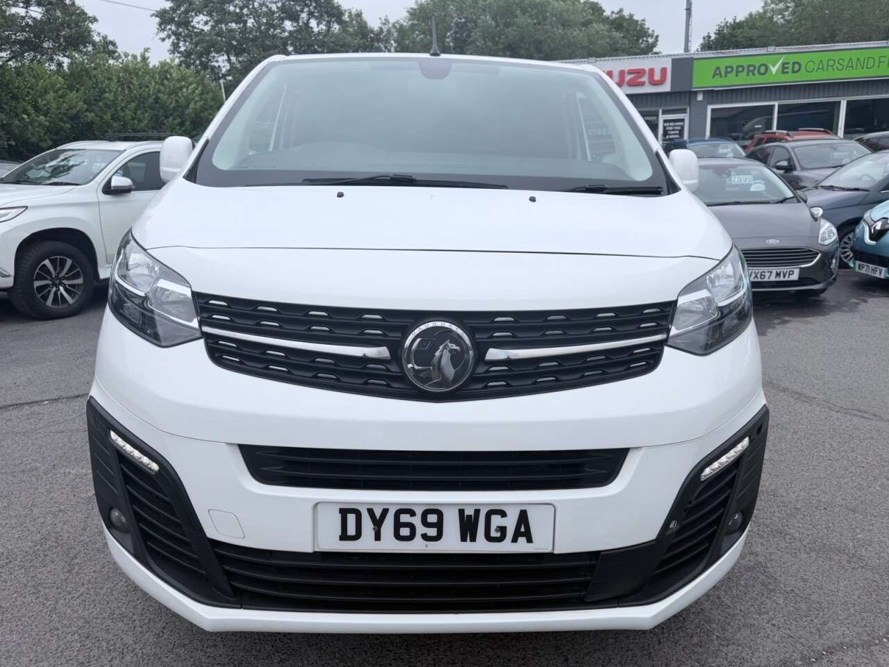 A 2019 VAUXHALL VIVARO White 1.5 Turbo D Euro 6 panel van, 34,000 miles, ULEZ compliant, 6-Speed m A 2019 VAUXHALL VIVARO White 1.5 Turbo D Euro 6 panel van, 34,000 miles, ULEZ compliant, 6-Speed m