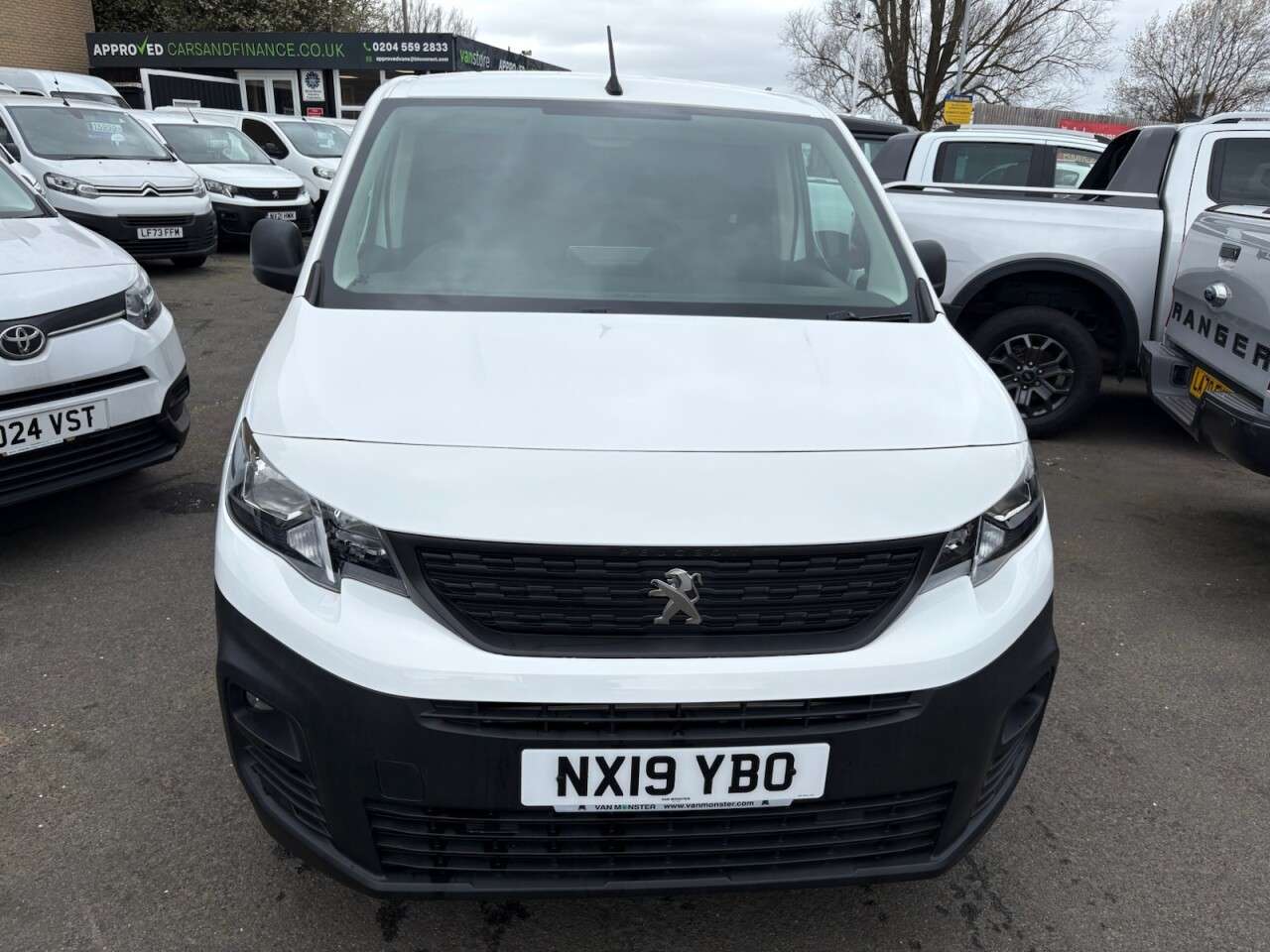 A 2019 PEUGEOT PARTNER White 1.6 BlueHDi Euro 6 panel , 35,400 miles, ULEZ compliant, 5-speed manu A 2019 PEUGEOT PARTNER White 1.6 BlueHDi Euro 6 panel , 35,400 miles, ULEZ compliant, 5-speed manu