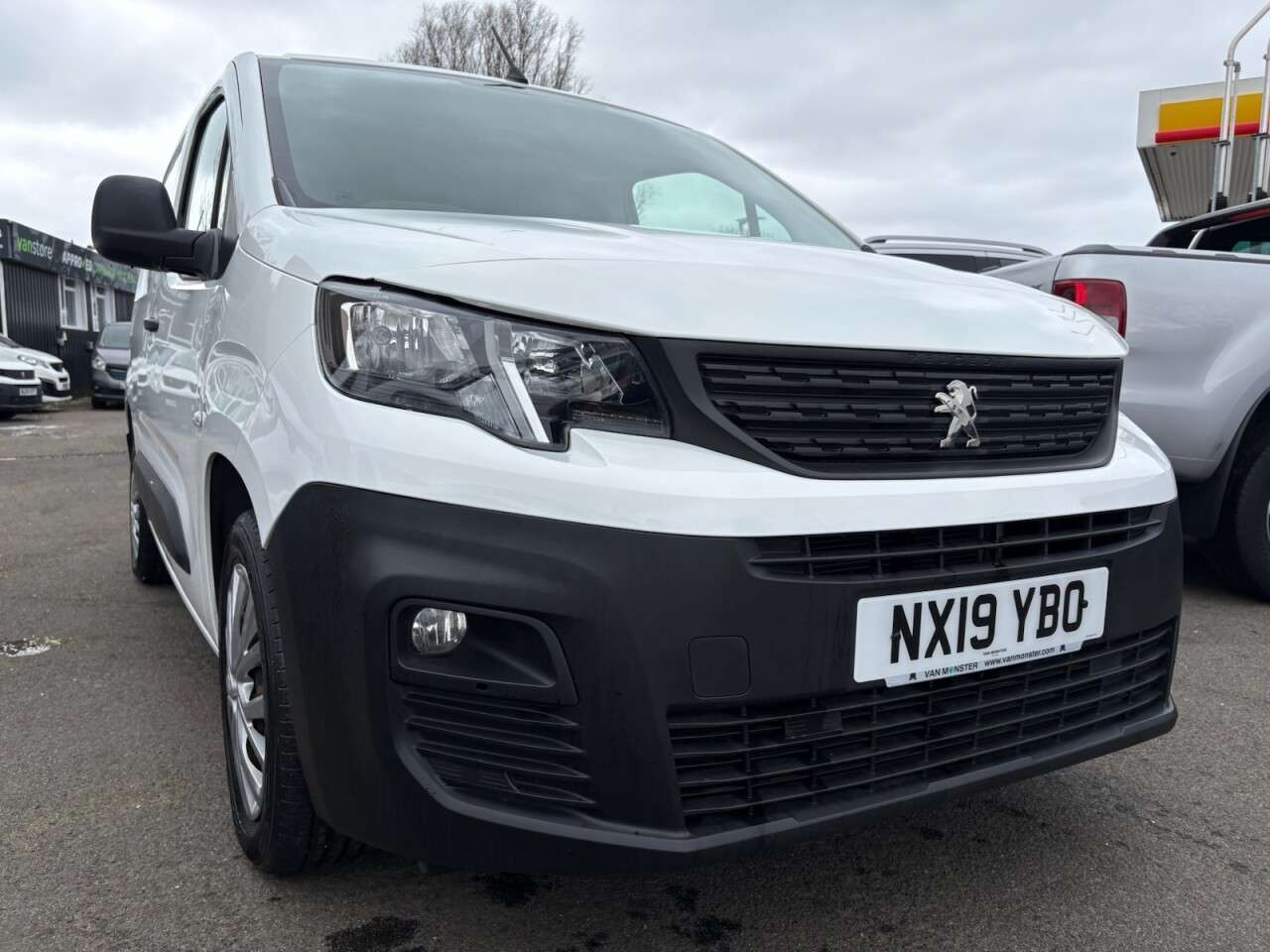 A 2019 PEUGEOT PARTNER White 1.6 BlueHDi Euro 6 panel , 35,400 miles, ULEZ compliant, 5-speed manu A 2019 PEUGEOT PARTNER White 1.6 BlueHDi Euro 6 panel , 35,400 miles, ULEZ compliant, 5-speed manu
