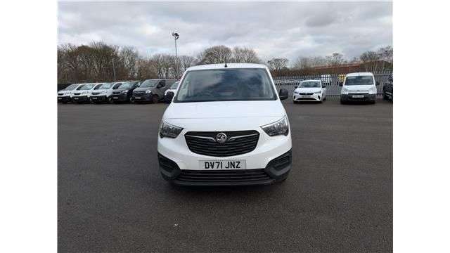 A 2021 VAUXHALL COMBO White 1.5 Turbo D Euro 6 panel van, 31,000 miles, ULEZ compliant, 5-Speed m A 2021 VAUXHALL COMBO White 1.5 Turbo D Euro 6 panel van, 31,000 miles, ULEZ compliant, 5-Speed m