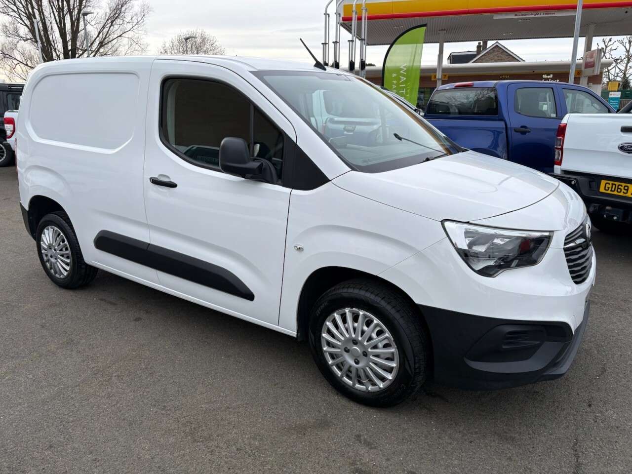 A 2021 VAUXHALL COMBO White 1.5 Turbo D Euro 6 panel van, 31,000 miles, ULEZ compliant, 5-Speed m A 2021 VAUXHALL COMBO White 1.5 Turbo D Euro 6 panel van, 31,000 miles, ULEZ compliant, 5-Speed m