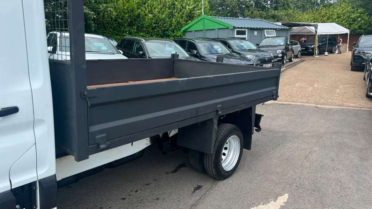 A 2015 FORD TRANSIT 2.2 TDCi 350 Chassis Cab 2dr Diesel Manual RWD L2 H1 Euro 5 (DRW) (125 ps) A 2015 FORD TRANSIT 2.2 TDCi 350 Chassis Cab 2dr Diesel Manual RWD L2 H1 Euro 5 (DRW) (125 ps)
