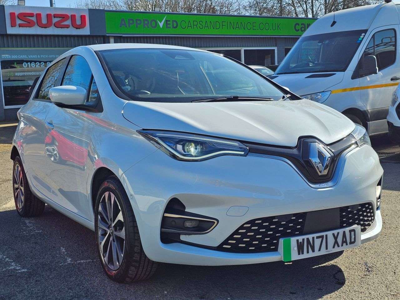 A 2021 RENAULT ZOE White R135 EV50 GT Line electric hatchback, 53,700 miles, Automatic, Part l A 2021 RENAULT ZOE White R135 EV50 GT Line electric hatchback, 53,700 miles, Automatic, Part l