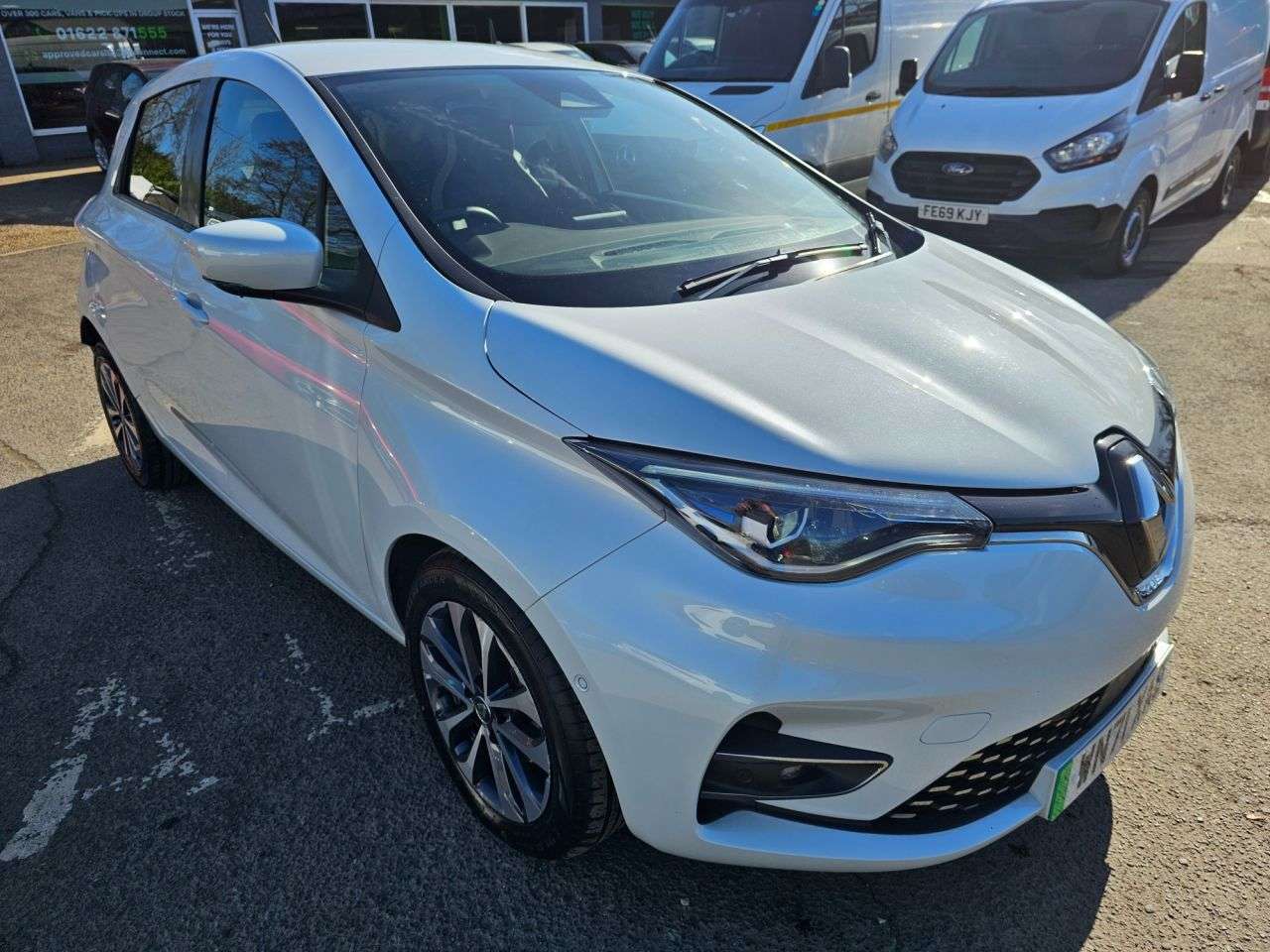 A 2021 RENAULT ZOE White R135 EV50 GT Line electric hatchback, 53,700 miles, Automatic, Part l A 2021 RENAULT ZOE White R135 EV50 GT Line electric hatchback, 53,700 miles, Automatic, Part l