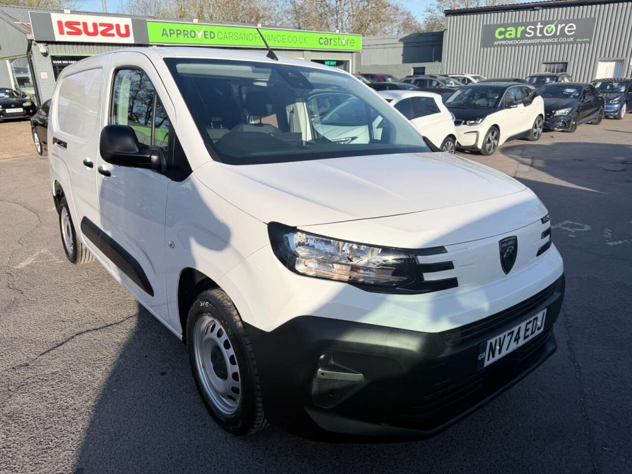 A 2024 PEUGEOT PARTNER White 1.5 BlueHDi 850 Professional Crewcab, 15,600 miles, ULEZ compliant, 5 A 2024 PEUGEOT PARTNER White 1.5 BlueHDi 850 Professional Crewcab, 15,600 miles, ULEZ compliant, 5