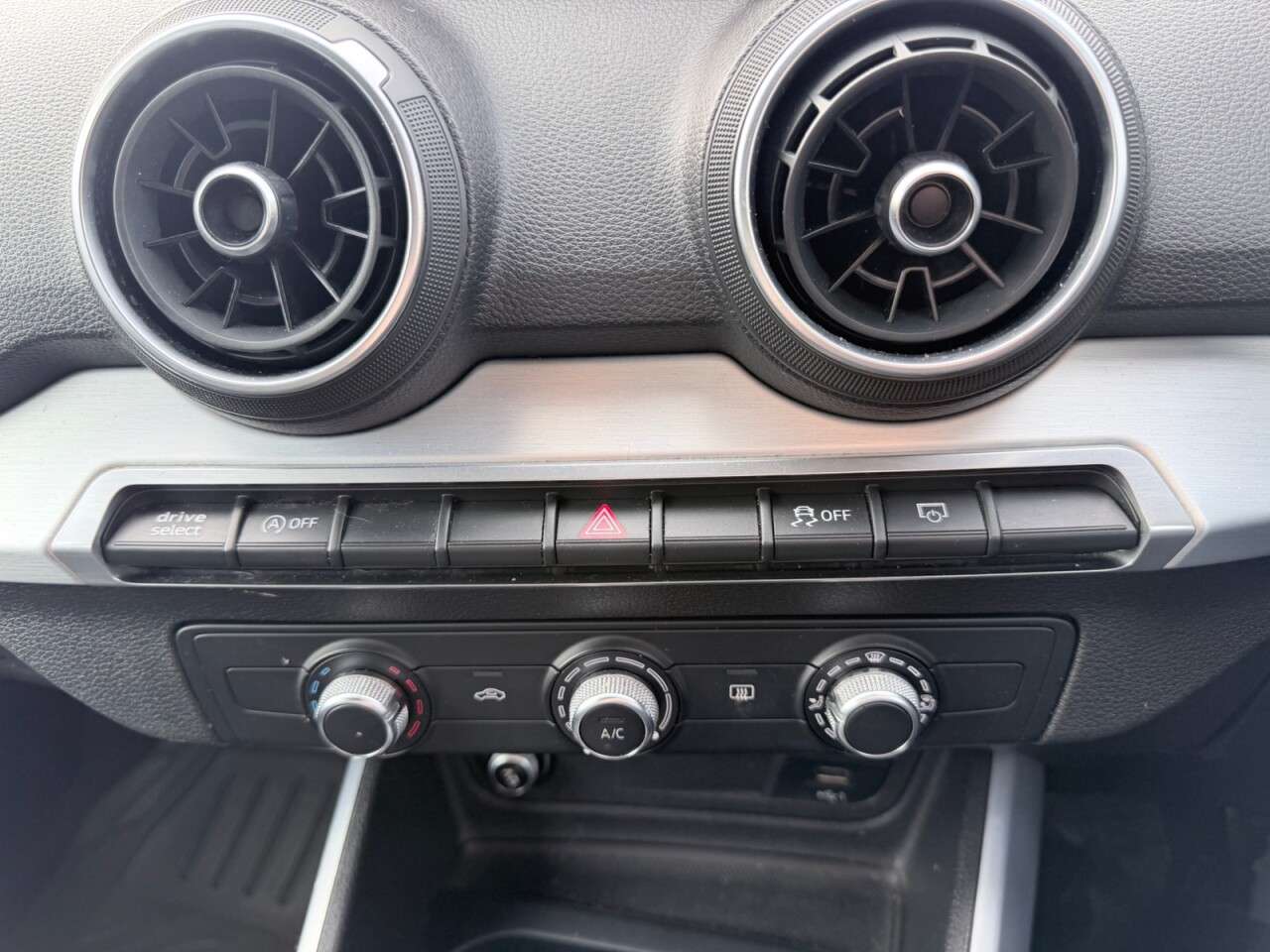 2020 AUDI Q2 2020 AUDI Q2