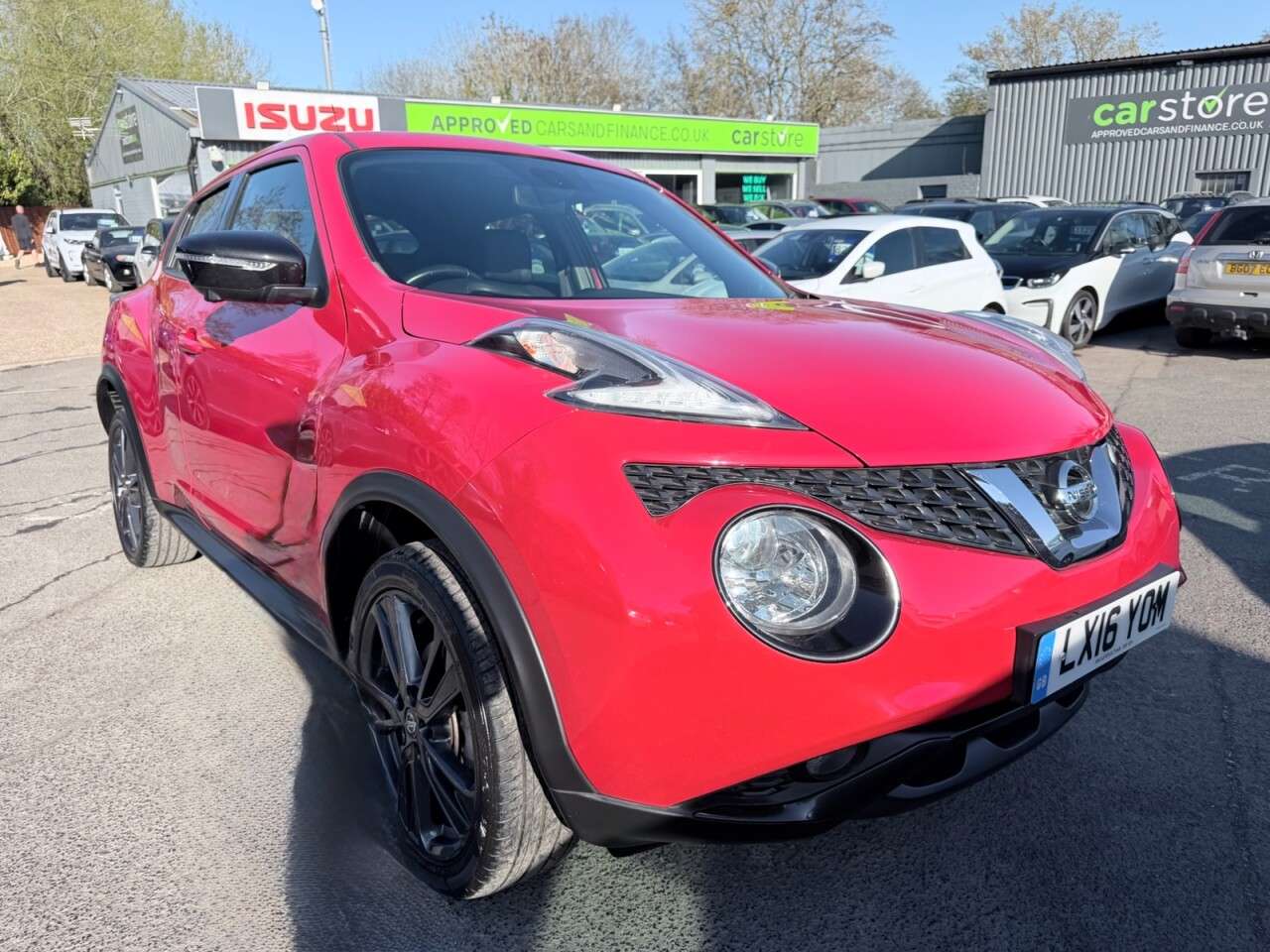 A 2016 NISSAN JUKE Red 1.2 DIG-T Tekna Euro 6 SUV, 44,100 miles, ULEZ compliant, 6-Speed manua A 2016 NISSAN JUKE Red 1.2 DIG-T Tekna Euro 6 SUV, 44,100 miles, ULEZ compliant, 6-Speed manua
