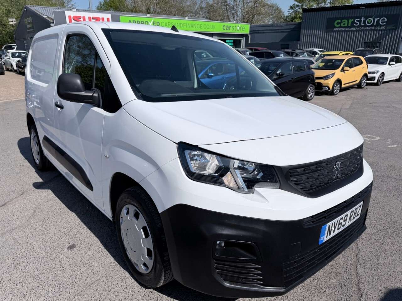 A 2020 PEUGEOT PARTNER White 1.5 BlueHDi Euro 6 panel van, 50,850 miles, 5-speed manual, 8in touch A 2020 PEUGEOT PARTNER White 1.5 BlueHDi Euro 6 panel van, 50,850 miles, 5-speed manual, 8in touch