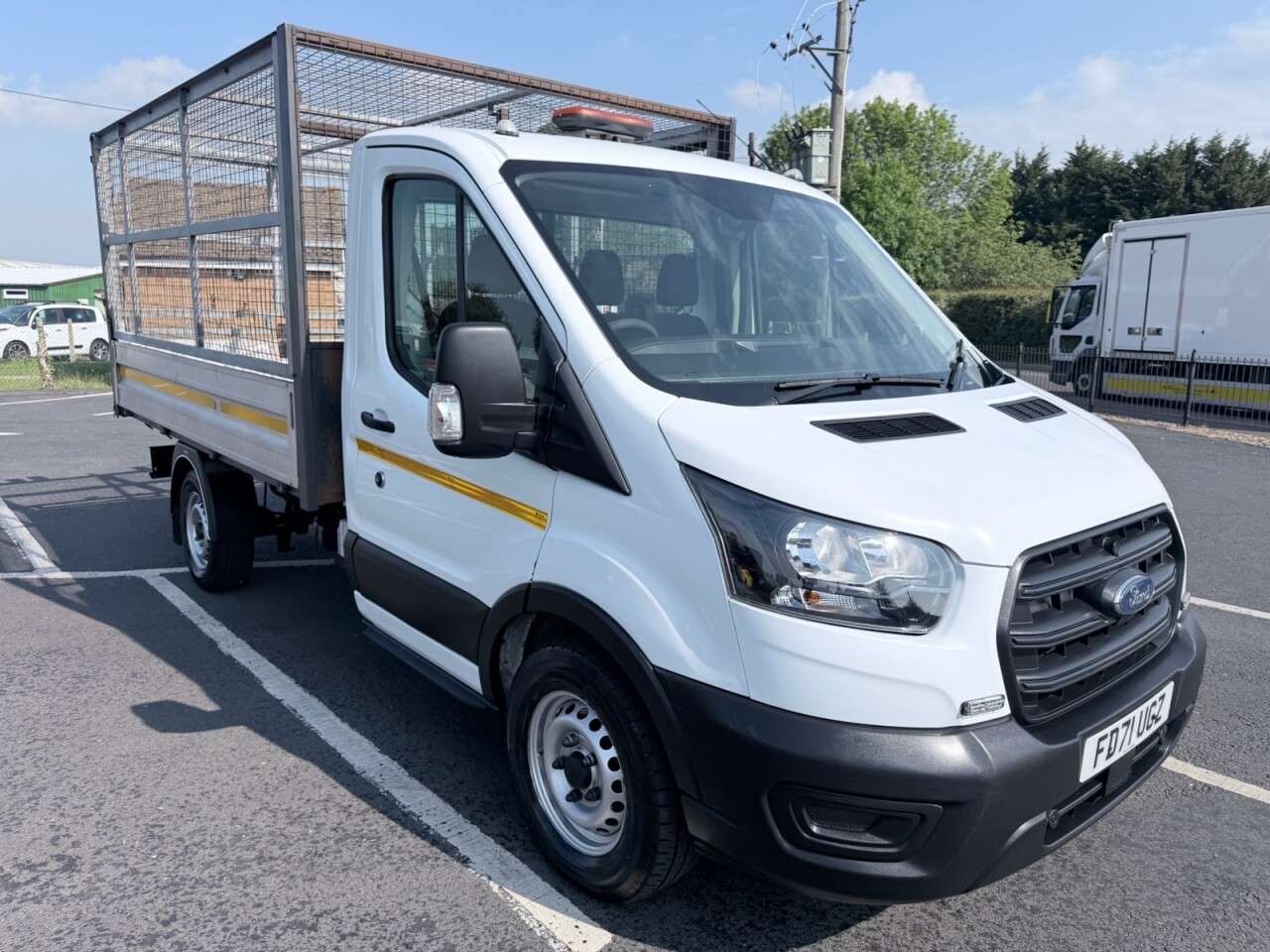 A 2022 FORD TRANSIT White 2.0 350 EcoBlue Euro 6 Caged Tipper, 47,550 miles, ULEZ compliant, 6- A 2022 FORD TRANSIT White 2.0 350 EcoBlue Euro 6 Caged Tipper, 47,550 miles, ULEZ compliant, 6-
