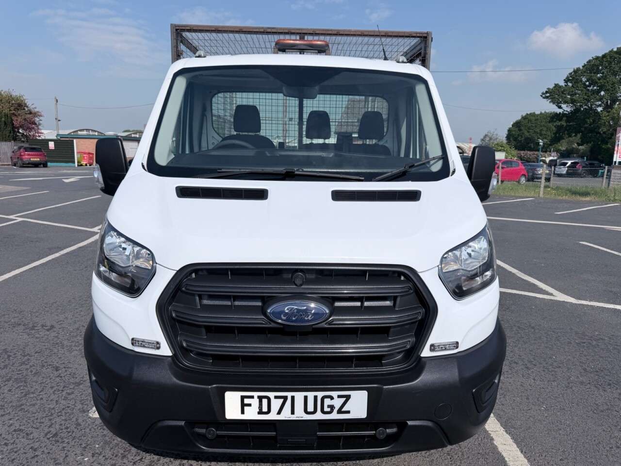 A 2022 FORD TRANSIT White 2.0 350 EcoBlue Euro 6 Caged Tipper, 47,550 miles, ULEZ compliant, 6- A 2022 FORD TRANSIT White 2.0 350 EcoBlue Euro 6 Caged Tipper, 47,550 miles, ULEZ compliant, 6-