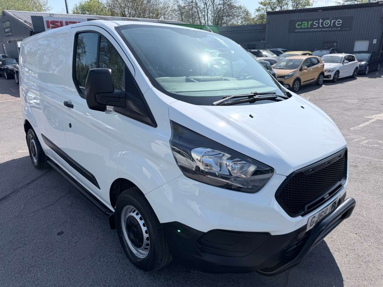A 2018 FORD TRANSIT CUSTOM White 2.0 300 EcoBlue panel van, 94,000 miles, Euro 6, ULEZ compliant, 6-sp A 2018 FORD TRANSIT CUSTOM White 2.0 300 EcoBlue panel van, 94,000 miles, Euro 6, ULEZ compliant, 6-sp