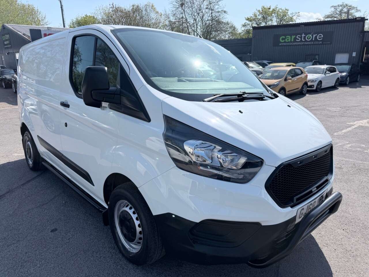 A 2018 FORD TRANSIT CUSTOM White 2.0 300 EcoBlue panel van, 94,000 miles, Euro 6, ULEZ compliant, 6-sp A 2018 FORD TRANSIT CUSTOM White 2.0 300 EcoBlue panel van, 94,000 miles, Euro 6, ULEZ compliant, 6-sp