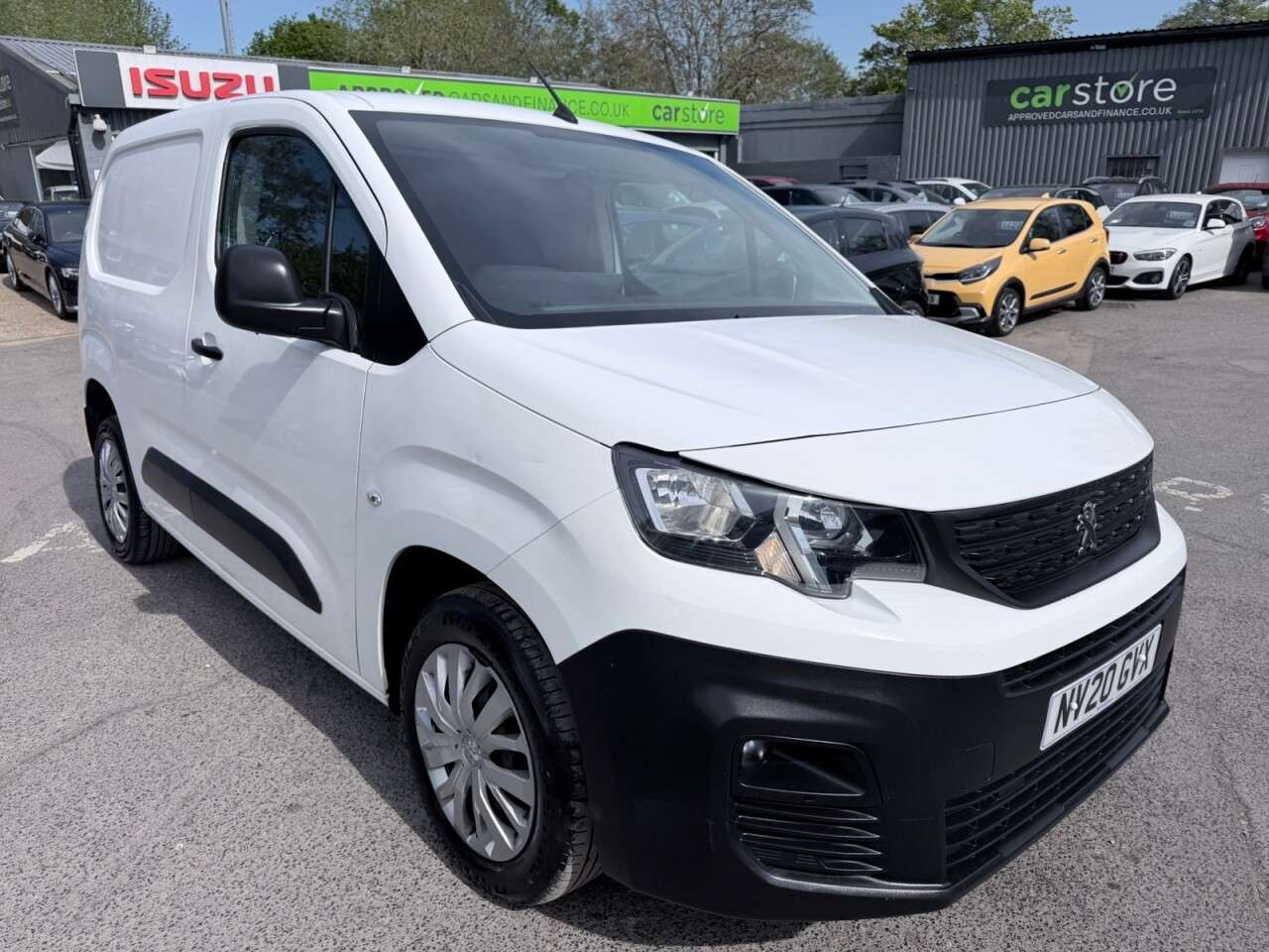 A 2020 PEUGEOT PARTNER White 1.5 BlueHDi Euro 6 panel van, 49,300 miles, ULEZ compliant, 5-speed m A 2020 PEUGEOT PARTNER White 1.5 BlueHDi Euro 6 panel van, 49,300 miles, ULEZ compliant, 5-speed m