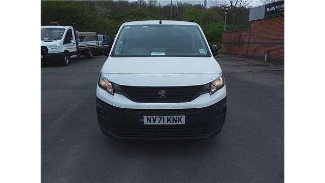 A 2022 PEUGEOT PARTNER White 1.5 BlueHDi 950 Professional Premium LWB van, 39,000 miles, Euro 6, 5 A 2022 PEUGEOT PARTNER White 1.5 BlueHDi 950 Professional Premium LWB van, 39,000 miles, Euro 6, 5