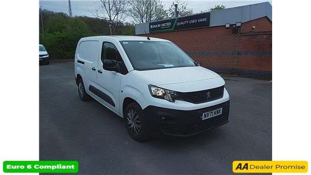 A 2022 PEUGEOT PARTNER White 1.5 BlueHDi 950 Professional Premium LWB van, 39,000 miles, Euro 6, 5 A 2022 PEUGEOT PARTNER White 1.5 BlueHDi 950 Professional Premium LWB van, 39,000 miles, Euro 6, 5