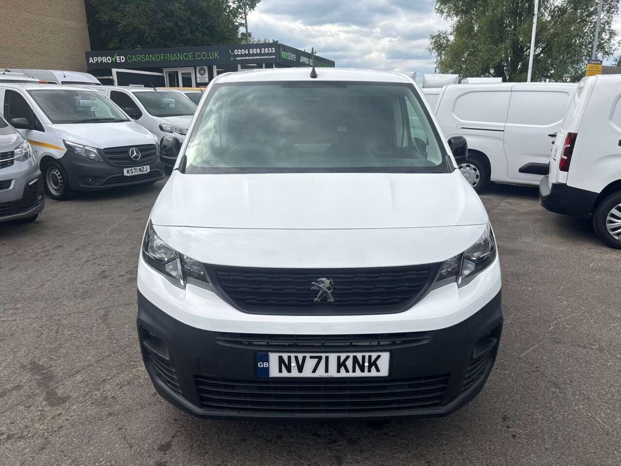 A 2022 PEUGEOT PARTNER White 1.5 BlueHDi 950 Professional Premium LWB van, 39,000 miles, Euro 6, 5 A 2022 PEUGEOT PARTNER White 1.5 BlueHDi 950 Professional Premium LWB van, 39,000 miles, Euro 6, 5