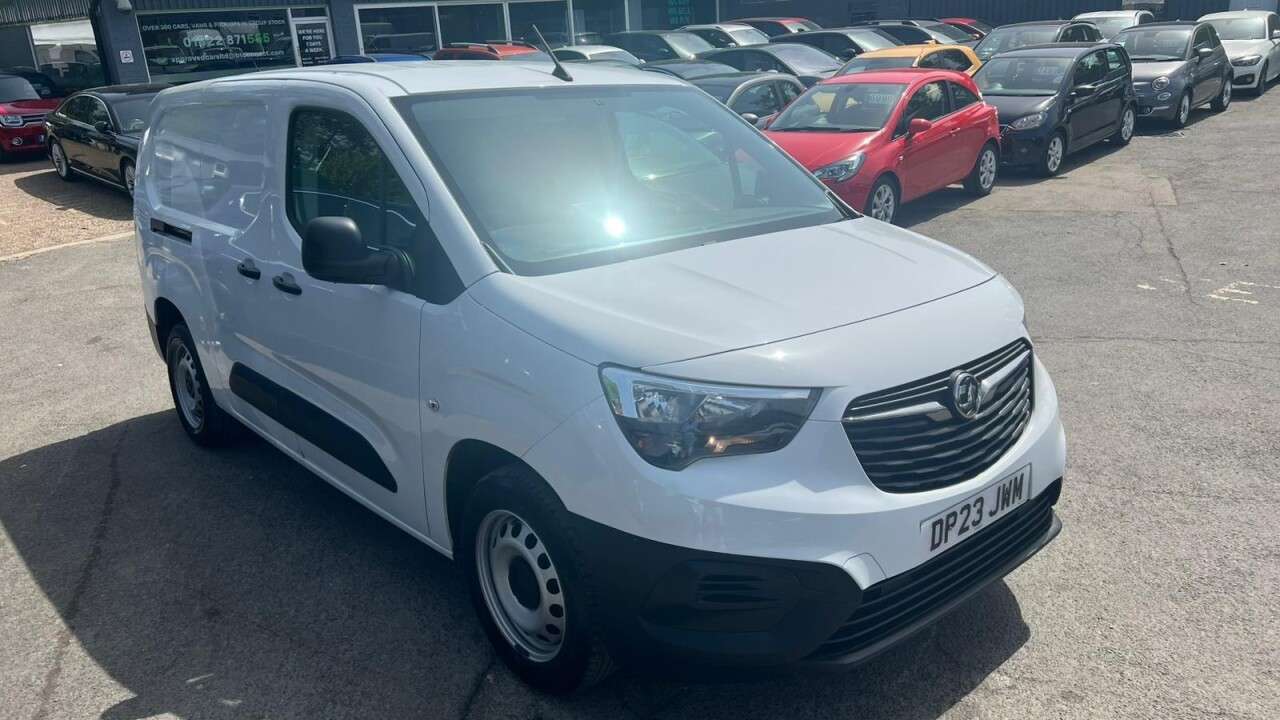 A 2023 VAUXHALL COMBO White 1.5 Turbo D 2300 Prime van, Euro 6, 6-speed manual, Air Conditioning, A 2023 VAUXHALL COMBO White 1.5 Turbo D 2300 Prime van, Euro 6, 6-speed manual, Air Conditioning,