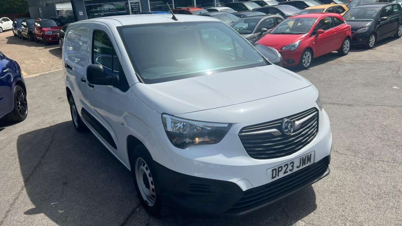 A 2023 VAUXHALL COMBO White 1.5 Turbo D 2300 Prime van, Euro 6, 6-speed manual, Air Conditioning, A 2023 VAUXHALL COMBO White 1.5 Turbo D 2300 Prime van, Euro 6, 6-speed manual, Air Conditioning,