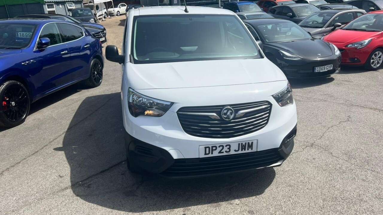 A 2023 VAUXHALL COMBO White 1.5 Turbo D 2300 Prime van, Euro 6, 6-speed manual, Air Conditioning, A 2023 VAUXHALL COMBO White 1.5 Turbo D 2300 Prime van, Euro 6, 6-speed manual, Air Conditioning,
