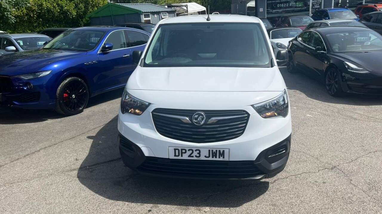 A 2023 VAUXHALL COMBO White 1.5 Turbo D 2300 Prime van, Euro 6, 6-speed manual, Air Conditioning, A 2023 VAUXHALL COMBO White 1.5 Turbo D 2300 Prime van, Euro 6, 6-speed manual, Air Conditioning,
